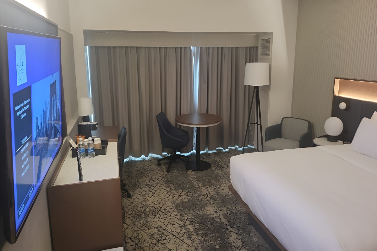 Guest room, 1 King, Capitol view
